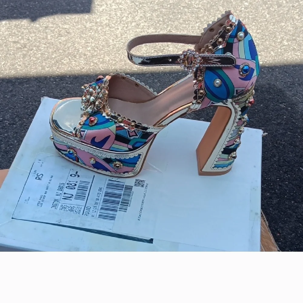 Chic Multicolor Platform Heels - Picture 2 of 2
